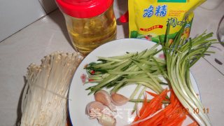 凉拌蒜香金针茹的做法步骤：1