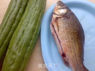 苦瓜皮蛋鲫鱼汤的做法步骤：1