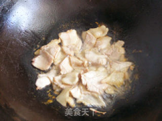 辣白菜炒五花肉的做法步骤：7