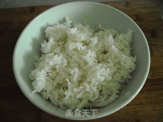 腊味草菇茄子炒饭的做法步骤：2
