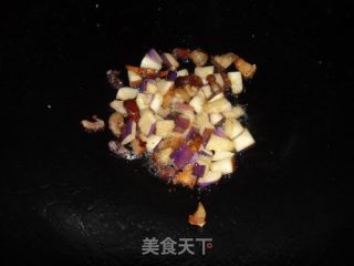 腊味草菇茄子炒饭的做法步骤：6