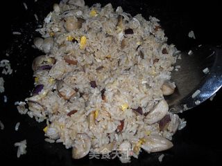 腊味草菇茄子炒饭的做法步骤：11
