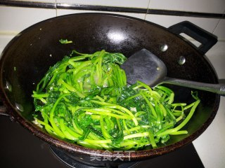 蒜蓉炒芥菜苗的做法步骤：6
