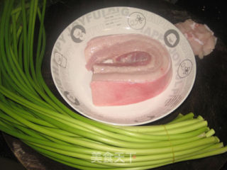 蒜薹炒肉的做法步骤：1