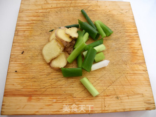 红烧驴尾的做法步骤：2
