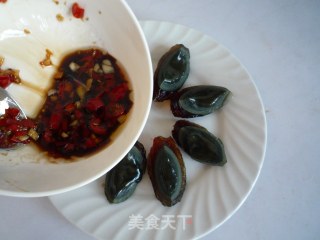 剁椒皮蛋的做法步骤：7