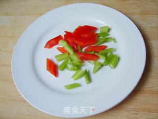 清炒鸡头米的做法步骤：1