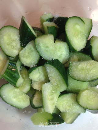 涼拌蒜辣黃瓜【傳統的家常涼拌】新鮮嚐的做法步骤：5