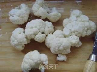 西红柿炒菜花的做法步骤：1