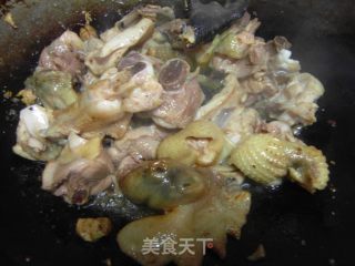 红烧芋儿鸡的做法步骤：1