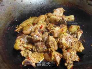 红烧芋儿鸡的做法步骤：2