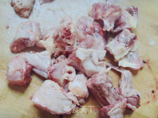 青椒炒鸡块的做法步骤：2