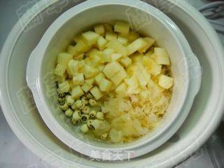 苹果莲子炖银耳的做法步骤：4
