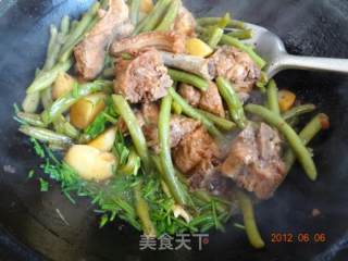 排骨芸豆炖土豆的做法步骤：7