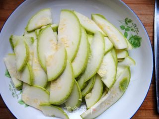 美味家常小炒之------西葫芦炒肉片的做法步骤：2