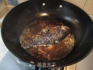 老干妈烧鲫鱼的做法步骤：5