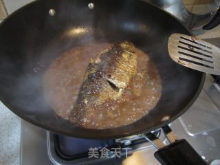 老干妈烧鲫鱼的做法步骤：6