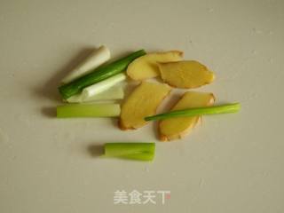 大骨炖榛蘑的做法步骤：2