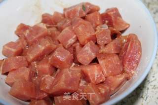 肉段溜茄子的做法步骤：1