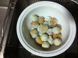 鸡毛菜丸子汤的做法步骤：2