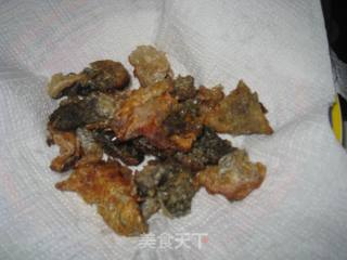 椒盐三文鱼皮的做法步骤：4