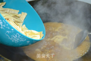 香竽腐竹焖五花肉的做法步骤：10