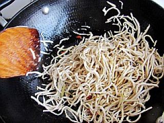 双椒豆腐丝的做法步骤：4