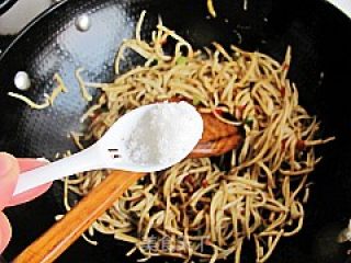 双椒豆腐丝的做法步骤：6