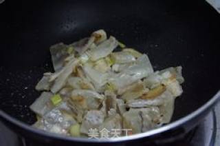 青椒炒咸鱼干的做法步骤：5