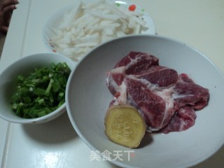 经济实惠下饭菜三--------葱香萝卜肉丁的做法步骤：1