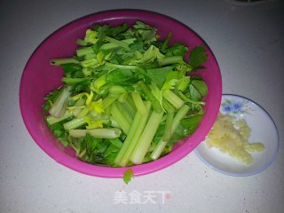 蒜蓉炒香芹的做法步骤：2