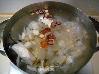 京味儿秋冬保健饮品“小吊梨汤”的做法步骤：1