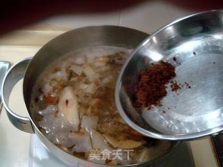 京味儿秋冬保健饮品“小吊梨汤”的做法步骤：3
