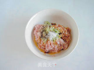 能量早餐-----【猪肉汉堡包】的做法步骤：2