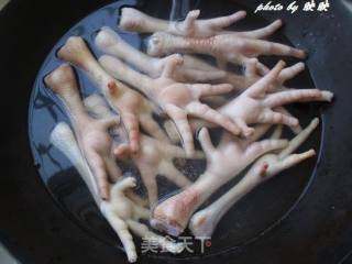 剁椒凤爪的做法步骤：4