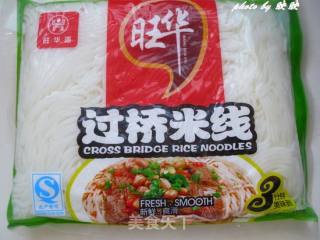 鸡汤米线的做法步骤：1