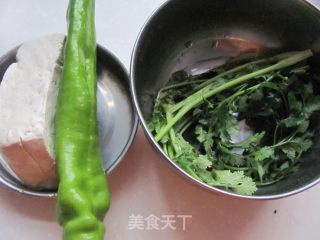 香菜炒豆腐的做法步骤：1
