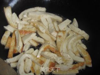 香菜炒豆腐的做法步骤：4