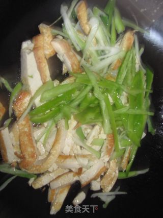 香菜炒豆腐的做法步骤：5