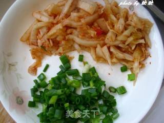 酸酸辣辣我的最爱——辣白菜炒白萝卜丝的做法步骤：2