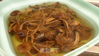 茶树菇炒嫩牛肉的做法步骤：2
