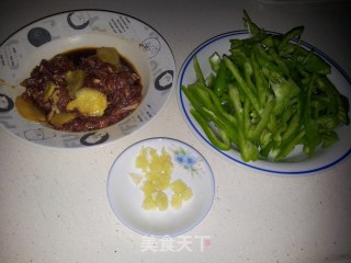 椒辣炒肉丝的做法步骤：2