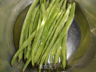 家常四季豆的做法步骤：1