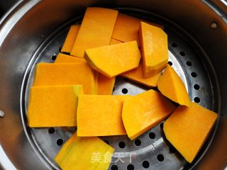 花样面食之------南瓜中国节的做法步骤：2