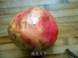 鲜榨石榴汁的做法步骤：1