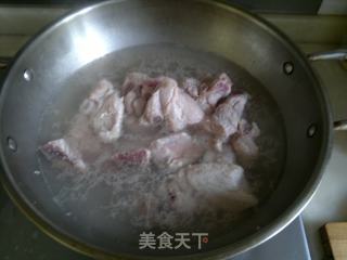番茄丝瓜烩排骨的做法步骤：2