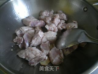 番茄丝瓜烩排骨的做法步骤：6