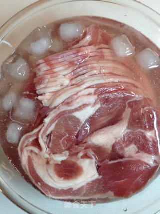 沙茶羊肉空心菜【 傳統的羊肉食譜 】新鮮嚐的做法步骤：2