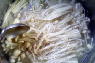 金针菇牛肉汤的做法步骤：8