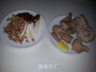 猪尾花生汤的做法步骤：4